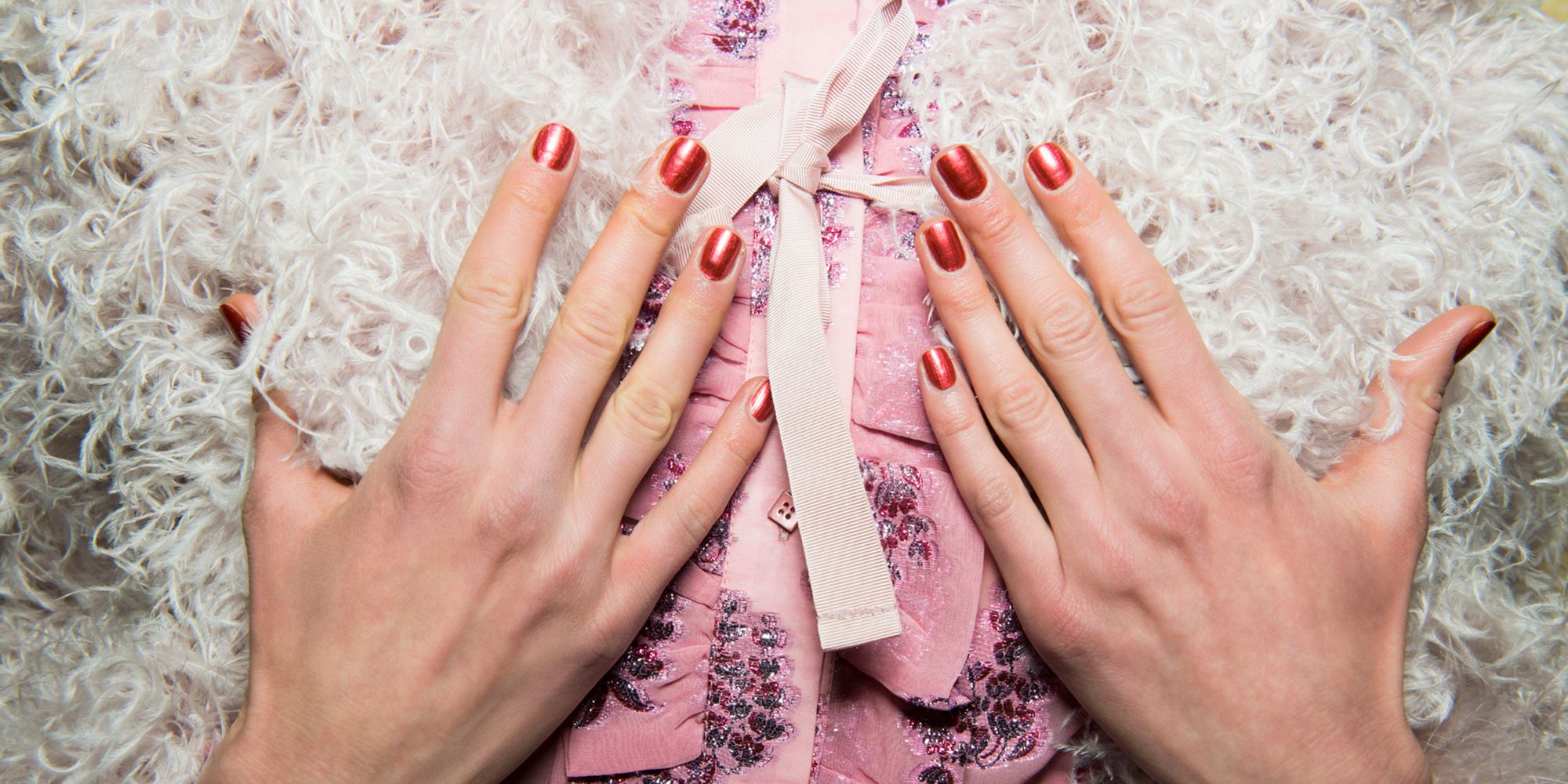 15 Tonos de uñas naturales que te harán lucir muy elegante